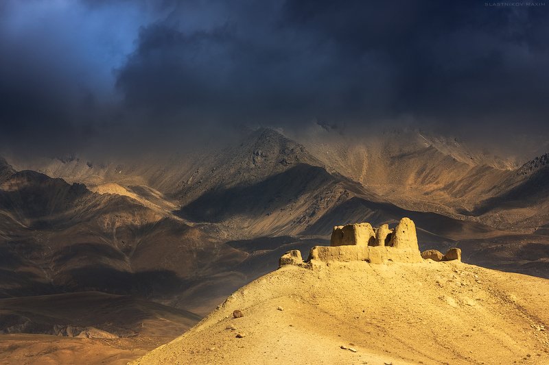 непал, мустанг, гималаи, снег, вершина, королевство, тишина, пустыня, свет, тьма, высота, путешествия, первал, nepal, облака, travel, sky, trekking, travel, explore, sky Старый замок фото превью