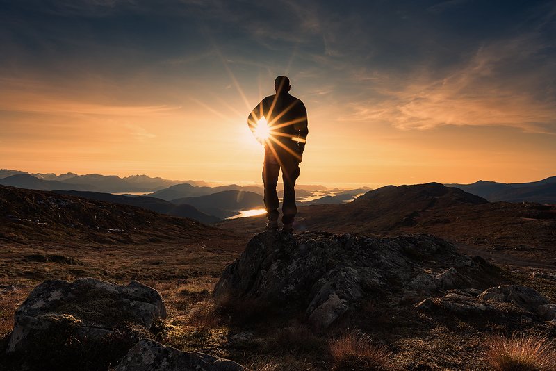norway,nature,sunset,mountains,fall,autumn,light Walking with the sun фото превью