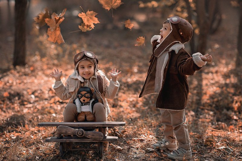 детская съёмка, самолёт, осень  фото превью
