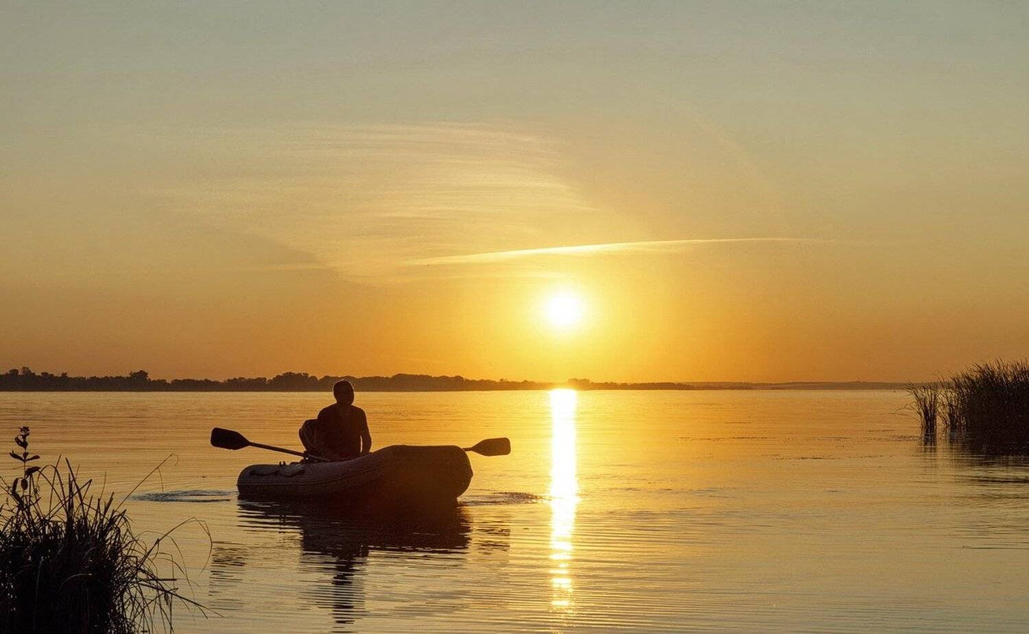 закат, вода, река, Волга, лодка, рыбак, вечер, Дмитрий Михайлюк