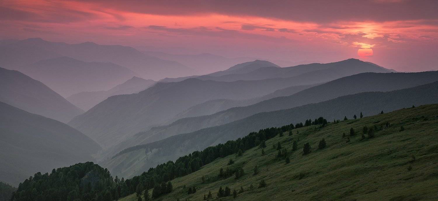 пейзаж, панорама, природа, горы, хребет, перевал, Сибирь, Алтай, чик, закат, вечер, дымка, дым, смог, пожар, солнце, широкий, большой, красивый, Дмитрий Антипов