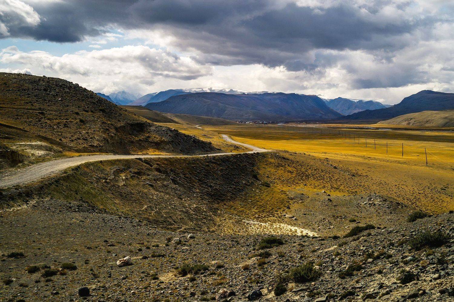 природа  алтай  горы пейзаж путешествие осень тени степь облака тучи  дорога бельтир окраина, Людмила