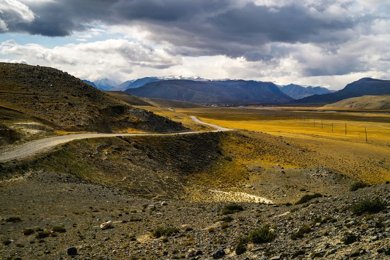 природа  алтай  горы пейзаж путешествие осень тени степь облака тучи  дорога бельтир окраина На окраине Старого Бельтира... фото превью