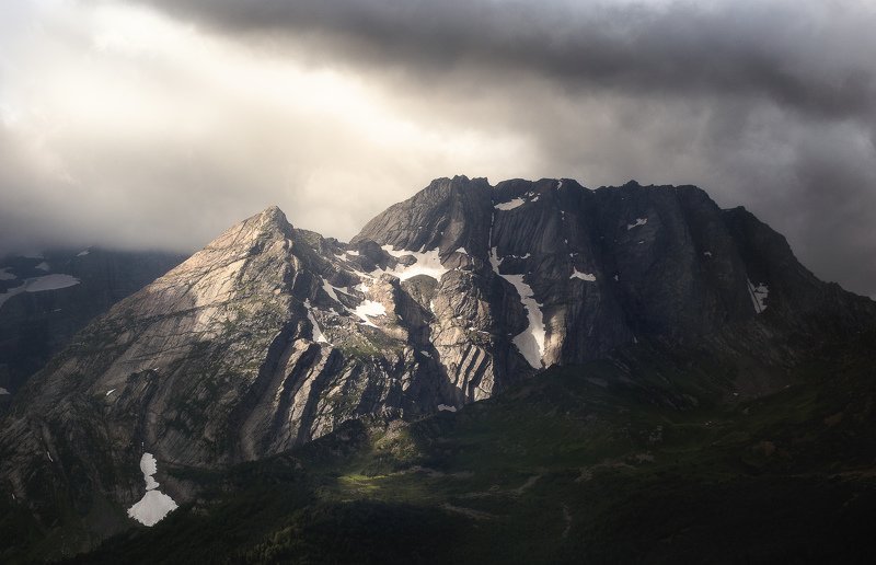 Сочи, горы, Красная Поляна, пейзаж, лето Турьи горы выходят из тени фото превью