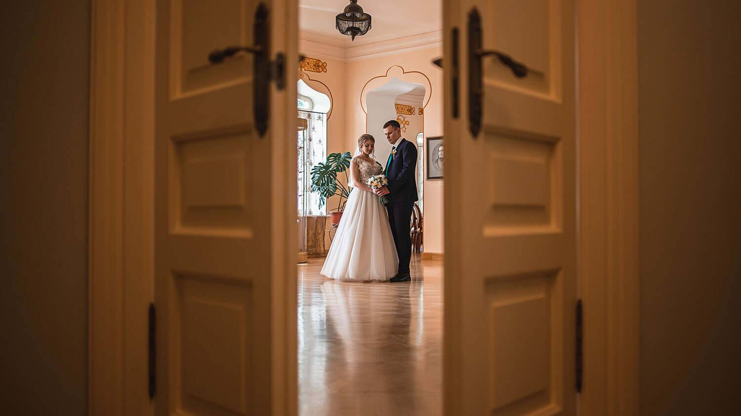 свадьба, свадебная фотосессия, жених, невеста, жених и невеста, свадебный букет, белое платье, счастье, любовь, Владимир Васильев