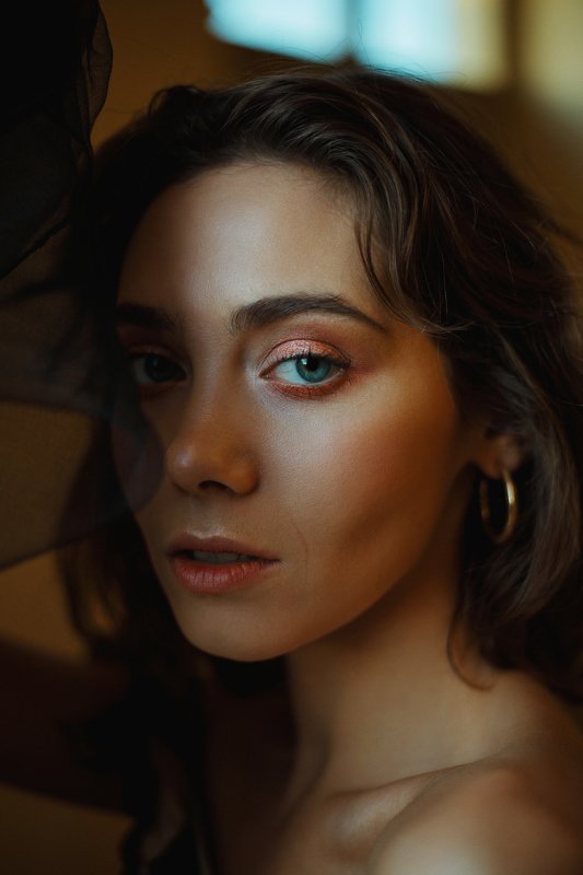 portrait, портрет, girl, brunette, portraiture, indoor, девушка, молодость, сентябрь, ламповый, retouch, ретушь, цвет, cinematic,нежность Лиза фото превью