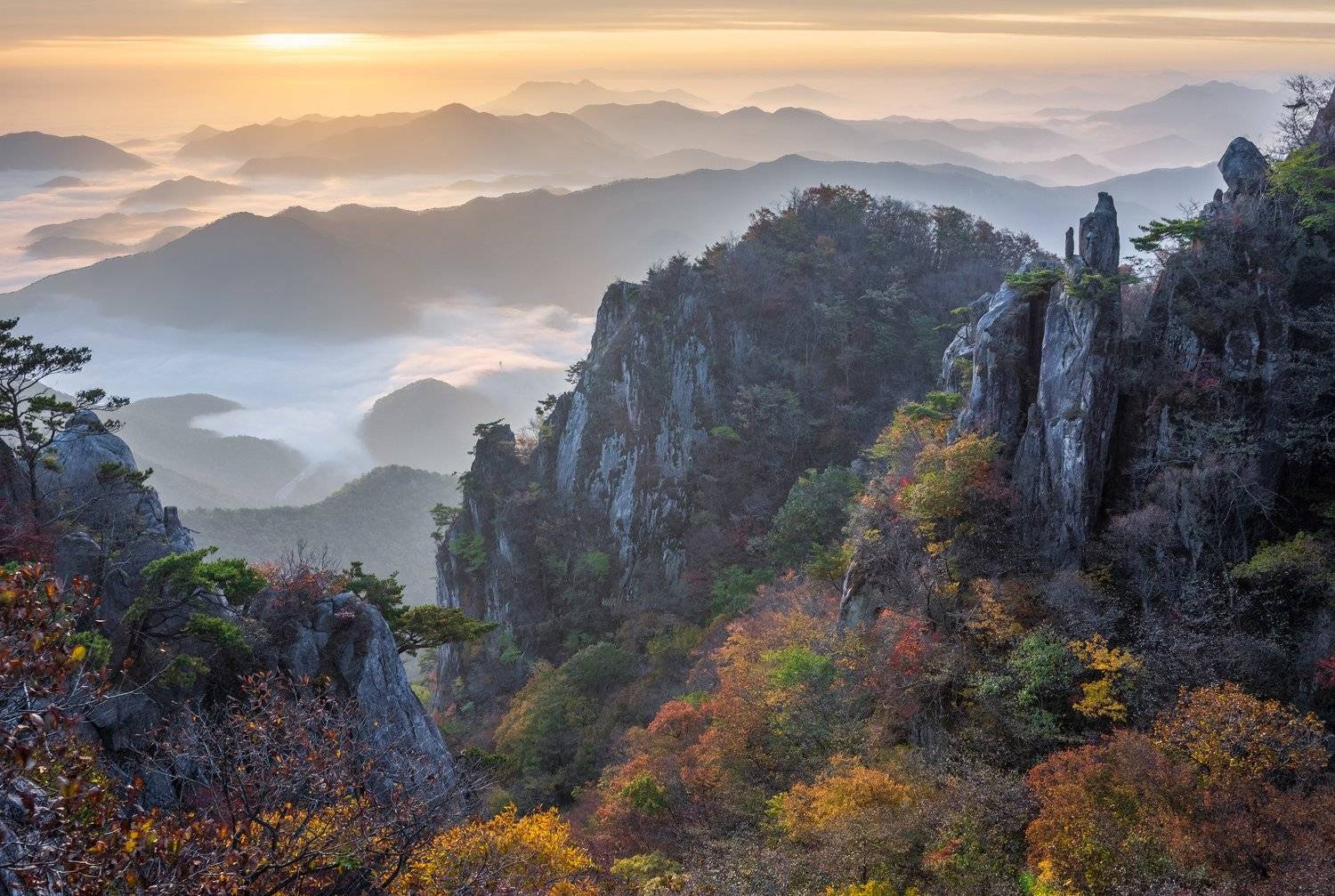 mountains,peak,hiking,fog,clouds, Jaeyoun Ryu
