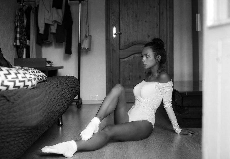 karenabramyan,portrait,art,picture,girl,dress,blackandwhite,dailyart,dailypic,sexy,cute,studio,nice,karenabramyanphotography Room фото превью