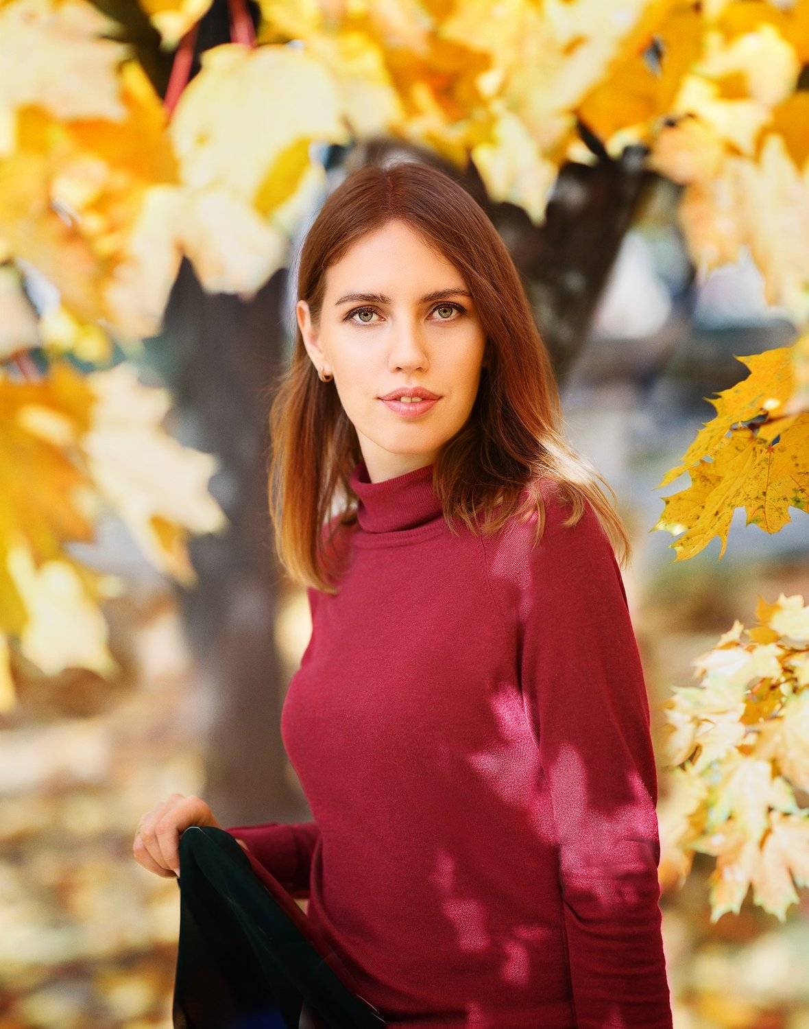 клен, желтые листья, девушка, взгляд. стремительная, осень. естественный свет., Оксана Ведмеденко