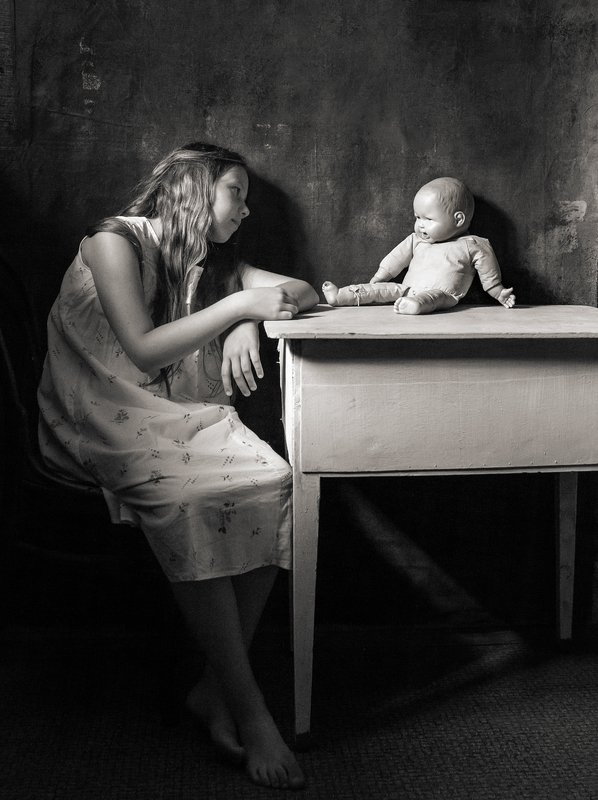 портрет, черное и белое, чбпортрет, фешнпортрет, фешн, студийный портрет, Дети и куклы. Диалог фото превью