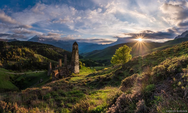 россия, кавказ, ингушетия, горы, природа, пейзаж, архитектура, закат, весна, russia, caucasus, ingushetia, mountains, nature, landscape, architecture, sunset, spring Башенный комплекс Пялинг фото превью