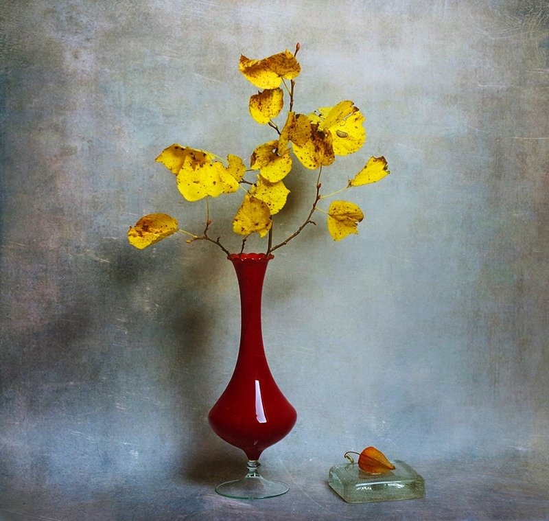 still life with yellow leaves фото превью
