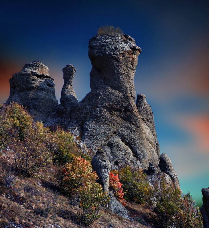 каменные-монстры-крыма, горы, скалы, зеленогорье, панагия, алушта, демерджи, крым, симеиз, чатырдаг, sergey-nik-melnik ...и ШО я торчу на этой скале? Давно пора на Мальдивы! фото превью