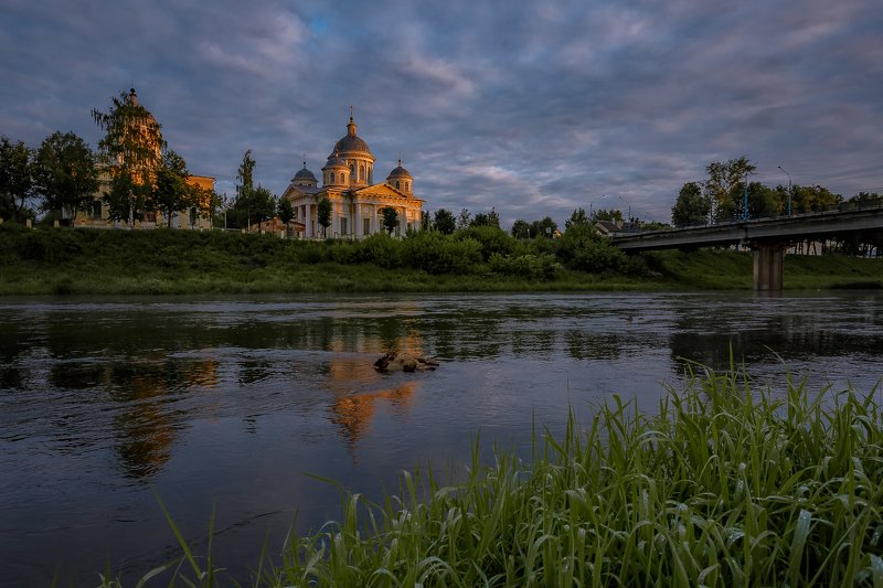 торжок, рассвет, тверская область, церковь, храм, россия, лето Летним утром в Торжке фото превью