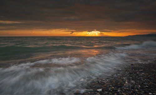 Уж солнце за море садилось