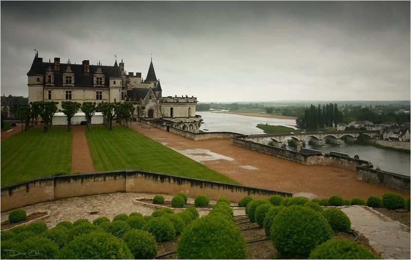 франция, замки, луары, река, туман, дождь, крыши На реке Луаре фото превью