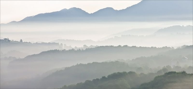 фотография Пейзаж в пастельных тонах у монастыря святой Эммы фото превью