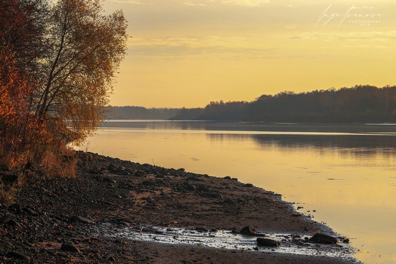 Раннее утро на берегу Даугава, поздняя осень 2019 фото превью