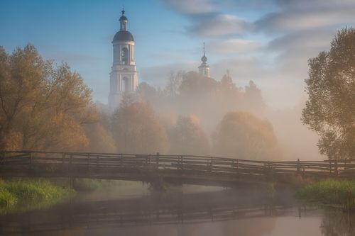 В свете золотом