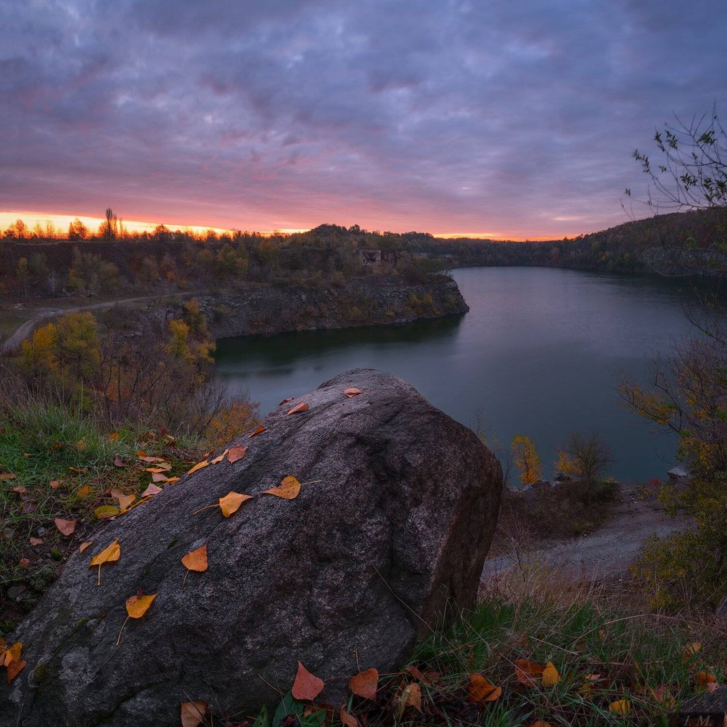 пейзаж, рассвет, утро, пейзажная фотография, небо, облака, одиночество, октябрь, осень, панорама, вода, камень, карьер, краски, autumn, dawn, morning, sky, stone, sunrise, water, sadness, lost, colors, mines, october, fall, Ivan Maljarenko 