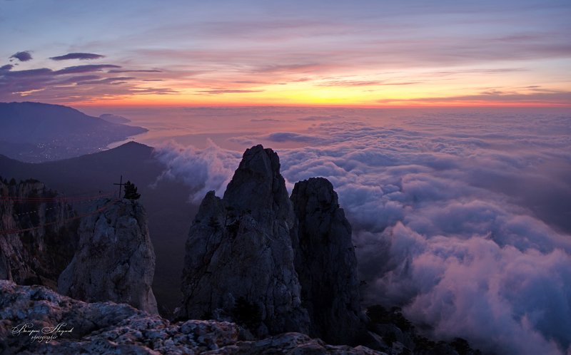 Рассвет над облаками фото превью