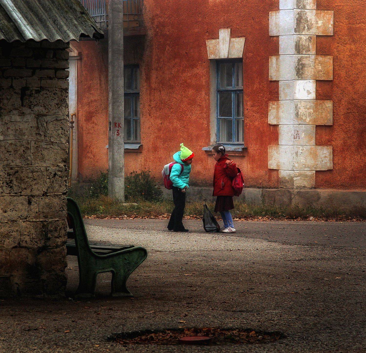 город,двор,дома,старый,уютный,девочки, Тамара Андреева