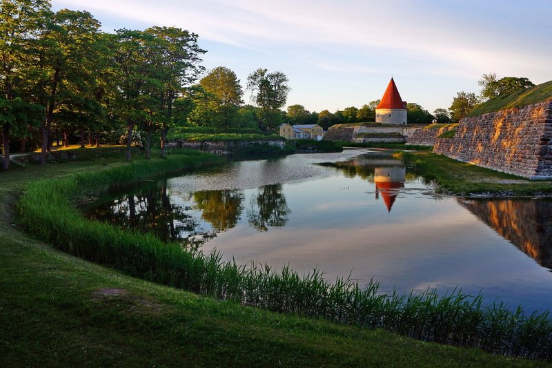 замок ров парк. Старый замок. фото превью