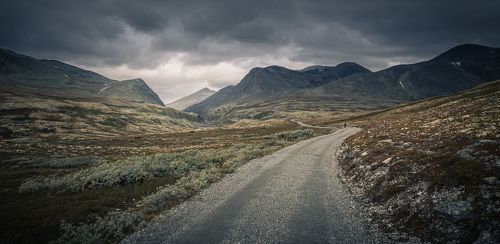 Towards the mountains