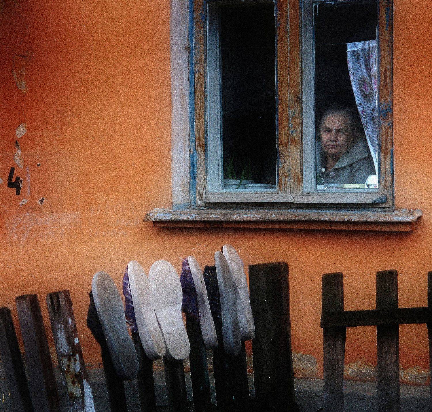 город,двор,дома,старый,уютный,окно, Тамара Андреева