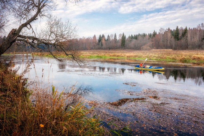 река, москва, осень, байдарка, каяк, природа, подмосковье По осенней реке фото превью