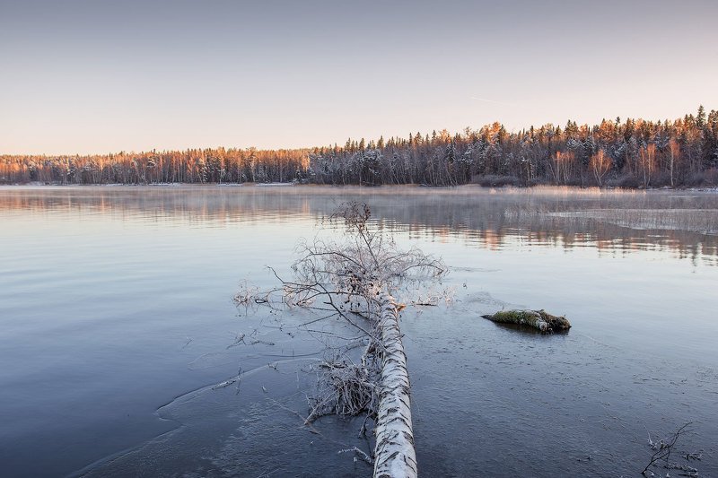 Первый лед на озере Таватуй фото превью