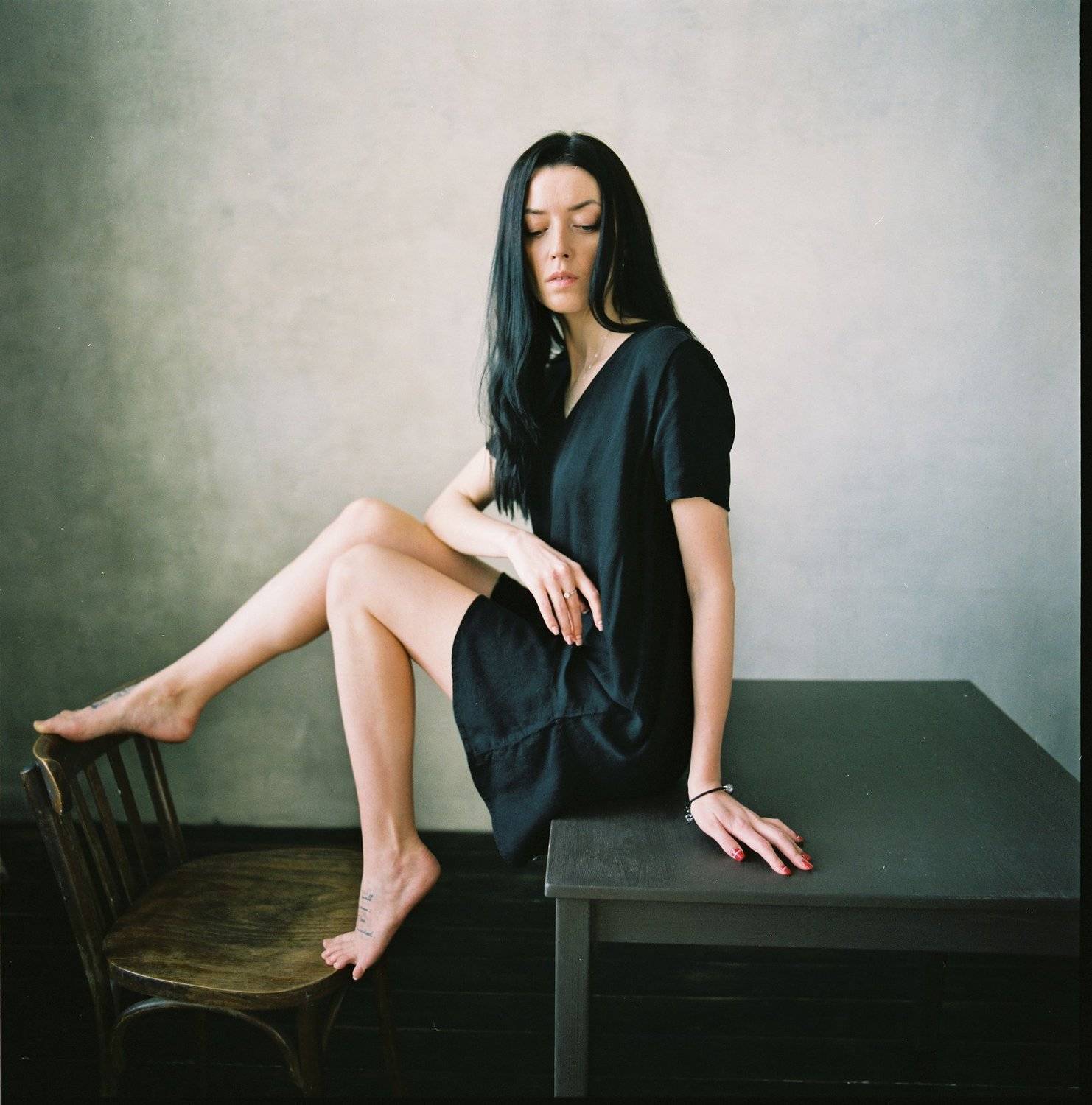 woman, girl, fineart,  portrait,  film,  ishootfilm,  mediumformat,  6x6film,  bronica,  bronicaec,  zenzabronica,  fuji400h,  fuji, color film,  grain,  square, vogue, glamour, beautiful, beauty, legs, hair, classy,, Дмитрий Щекочихин