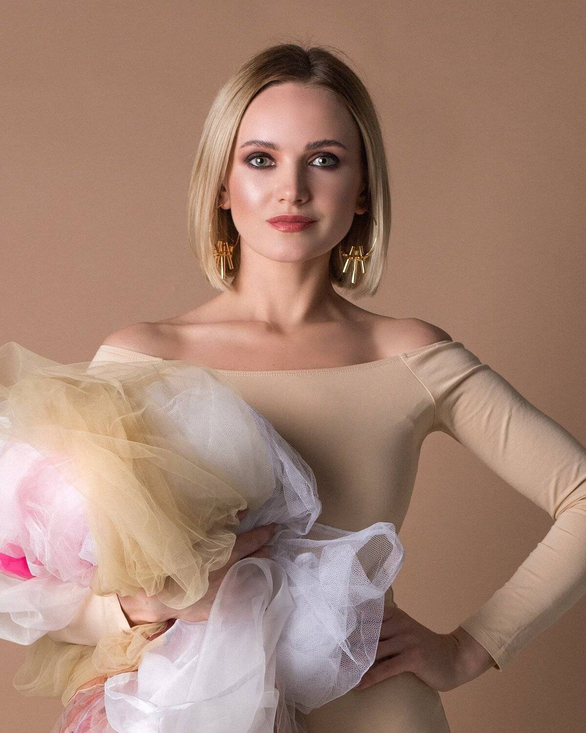 женский портрет, шикарная, красотка. девушка, фэшн, pretty woman, fashion, adult, lips, portrait, girl, attractive, pretty, model, hair, beautiful, natural, female, smile, beauty, studio, lady, elegance, glamour, curly, elegant,, Мелана Романова