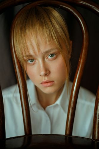 Anna in frame