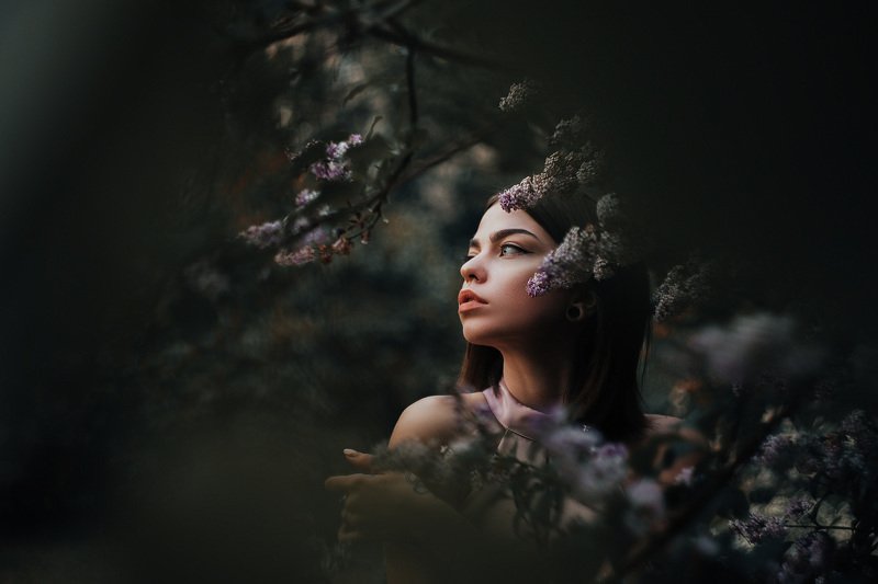портрет, девушка, природа, улица, женщина, портрет, Москва, цветная фотография, художественная фотография Кристина в увядающей сирени фото превью