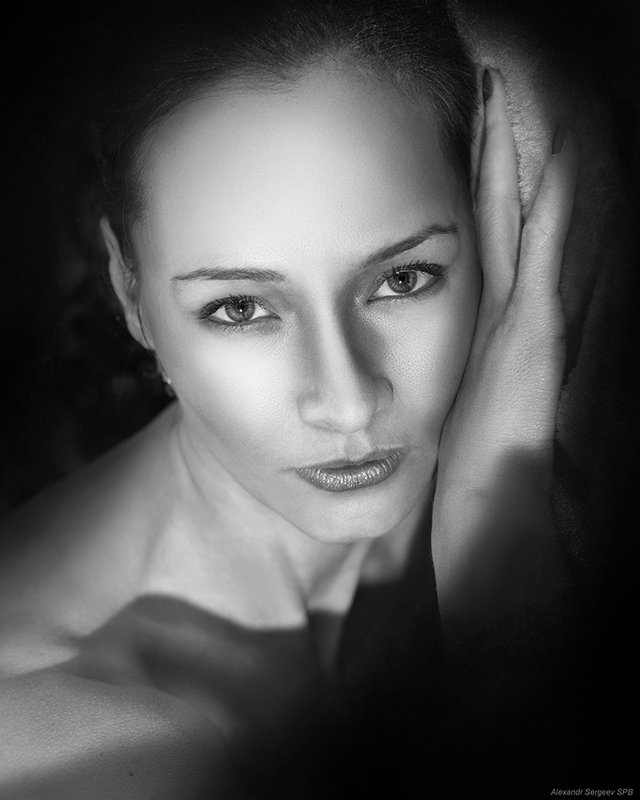 Портрет женщины фото превью