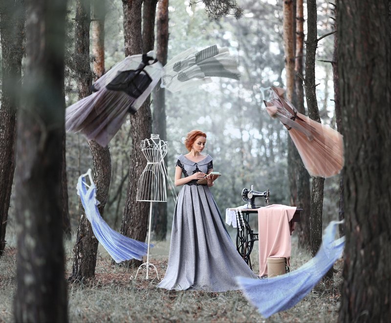 дизайнер, дизайнер одежды, Ану Каспер, платье, платья, летающие платья, создание платья, швейная машинка, хвойный лес, идея, как рождается платье, дизайнерские платья Рождение идеи / The birth of an idea фото превью