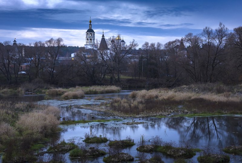 осень,монастырь,река,сумерки,боровск,россия Осенняя тишина фото превью