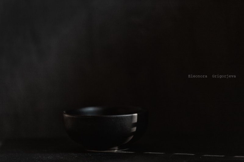 Минимализм в чёрном фото превью