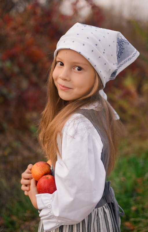 осень, яблоки, девочка, ребенок Сладкая осень фото превью