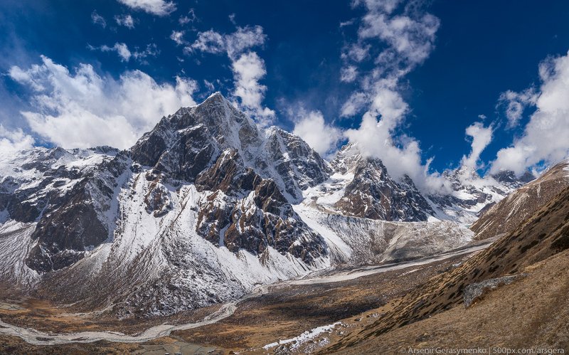 landscape, nature, travel, cloudy, outdoor, asia, climbing, top, mount, mountain, nepal,  cloud, peak, himalaya, alpinism, summit, himalayas, adventure, himalayan, cholatse, pheriche, valley, taboche, tourism, trekking, altitude, hiking, hike, khumbu, mou Pheriche Valley in Himalayas, Cholatse summit in Khumbu region фото превью