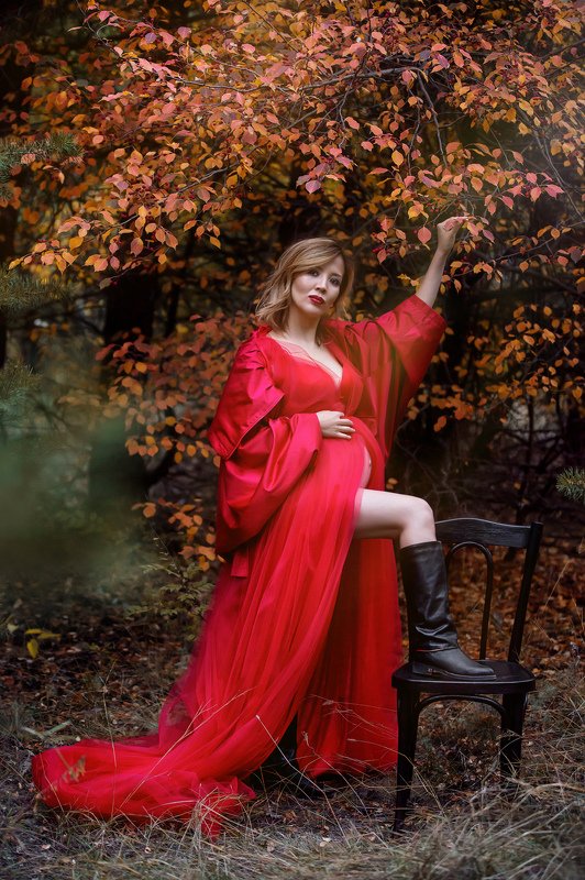 woman in red, pregnancy Богиня фото превью