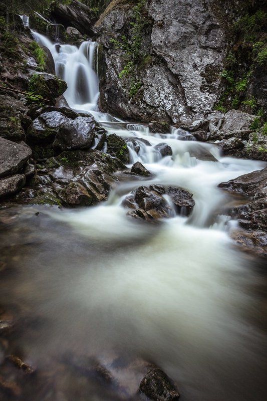 урал, жиголанские, водопады, тайга, лес Таёжный водопад фото превью