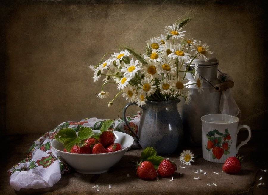 натюрморт, молоко, клубника, ромашки, лето, still life, milk, strawberries, summer, daisy, El. G.
