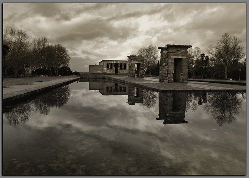 Храм Дебот в Мадриде