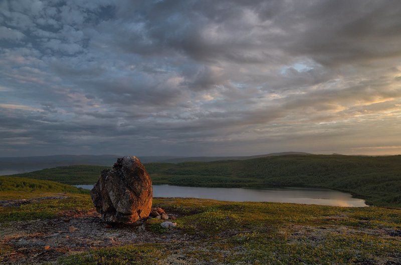 кольский п-ов, полярный день, 2 час ночи Смотритель лесного озера фото превью