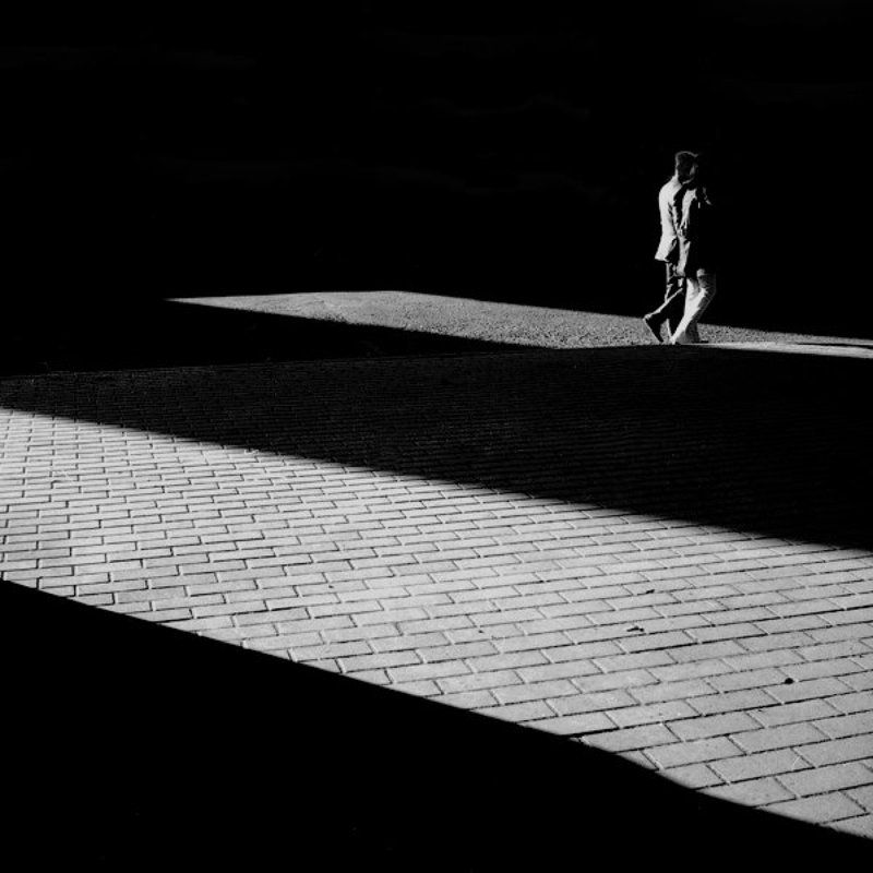 улицы, тень, люди, солнце, мост, геометрия, тень **** фото превью