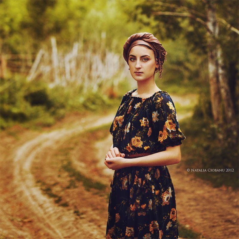 портрет, девушка, тропа Картина маслом фото превью