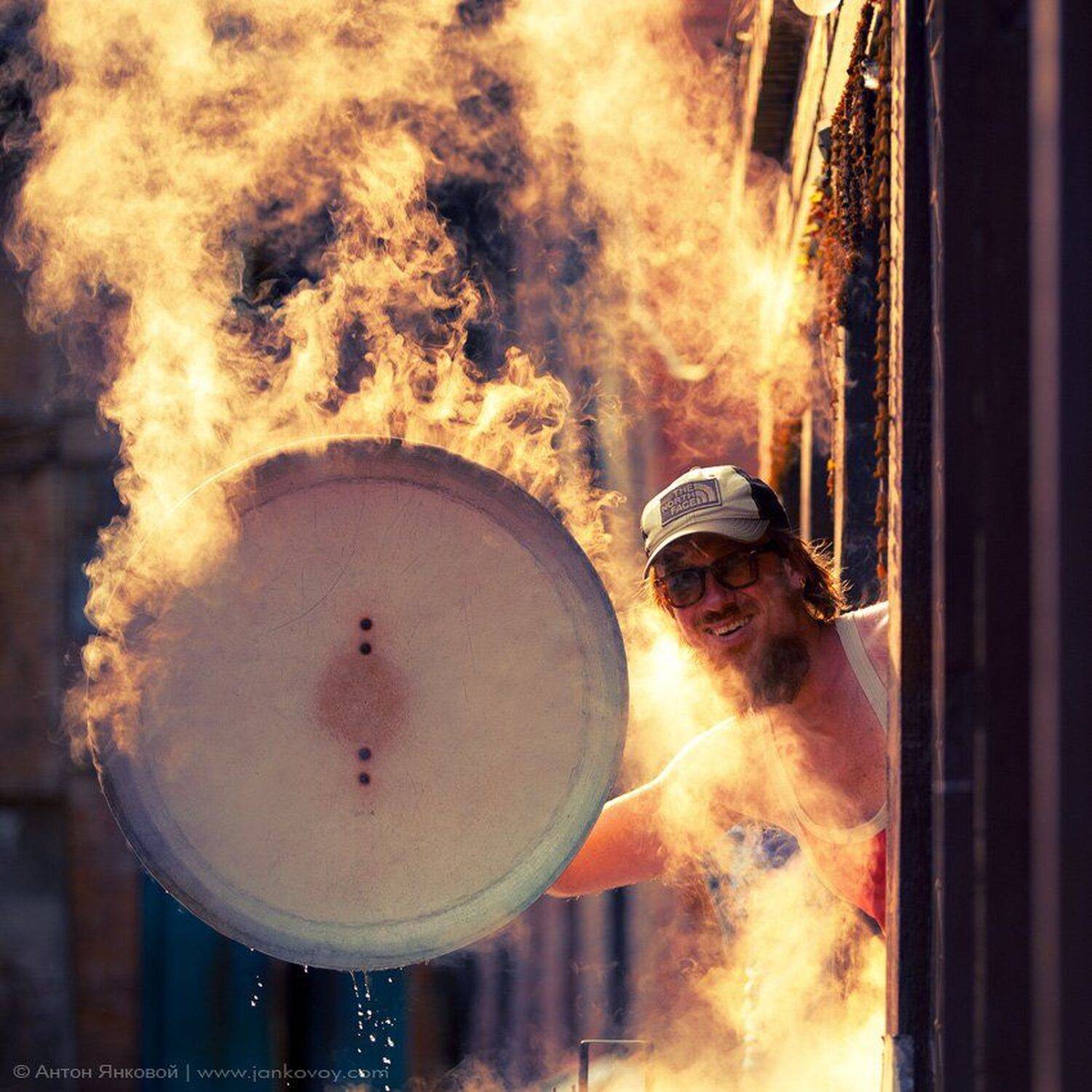 непал, гималаи, мо-мо, пельмени, пароварка, вареники, бхактапур, закат, антон янковой, свет, пар, nepal, mo-mo, bhaktapur, sunset, anton jankovoy, Антон Янковой (www.photo-travel.com.ua)