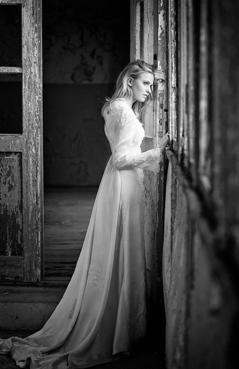 portrait, women, b&w, palace, Iwona Aleksandrowicz